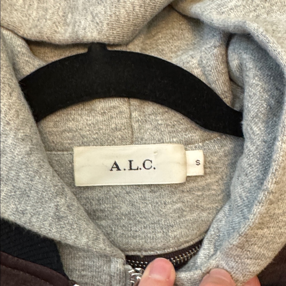 EDISON CONVERTIBLE BOMBER JACKET IN BORDEAUX GREY small - Picture 4 of 11